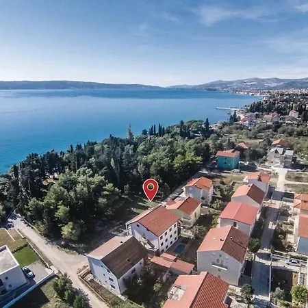 U Kastelima * Kastela
